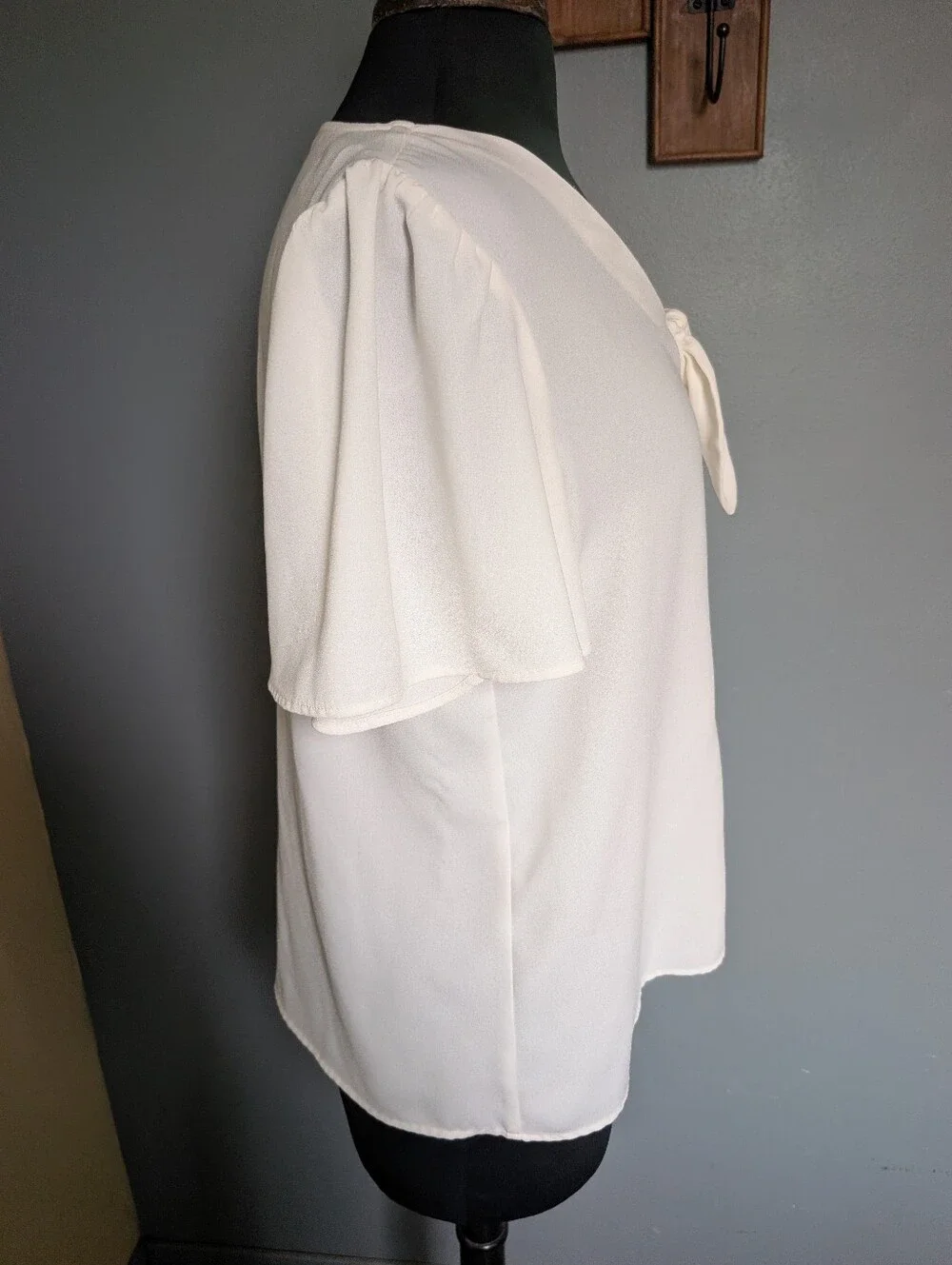 Lauren Conrad Flutter Sleeve Cream Tie-Neck Blouse - Picture 9 of 12